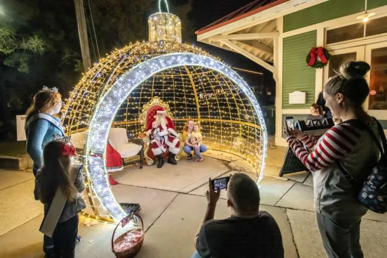 Christmas Reflections In DeFuniak Springs Nov 28 - Dec 31