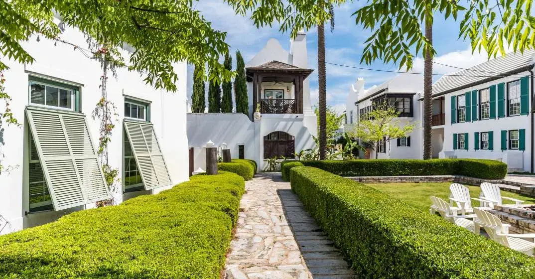 SoWal Style - Look Inside A Courtyard Home in Alys Beach, Florida