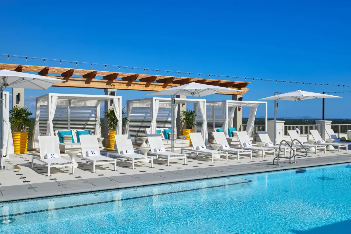 Ara Rooftop Pool & Lounge
