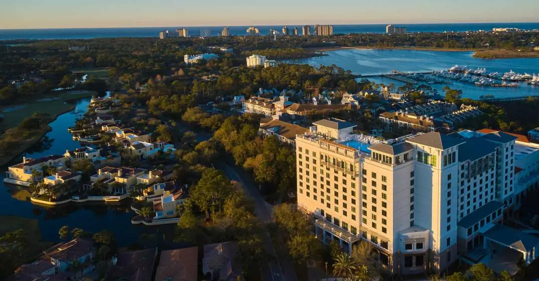 Summer’s Last Splash: Labor Day Weekend at Ara & Hotel Effie Fall Special